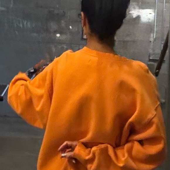 Aritzia used orange sweatshirt - Picture 5 of 13